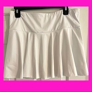 WHITE HALARA BRAND TENNIS SKORT